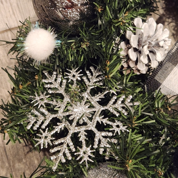 Buffalo Plaid Penguin Christmas Wreath - Picture 4 of 9